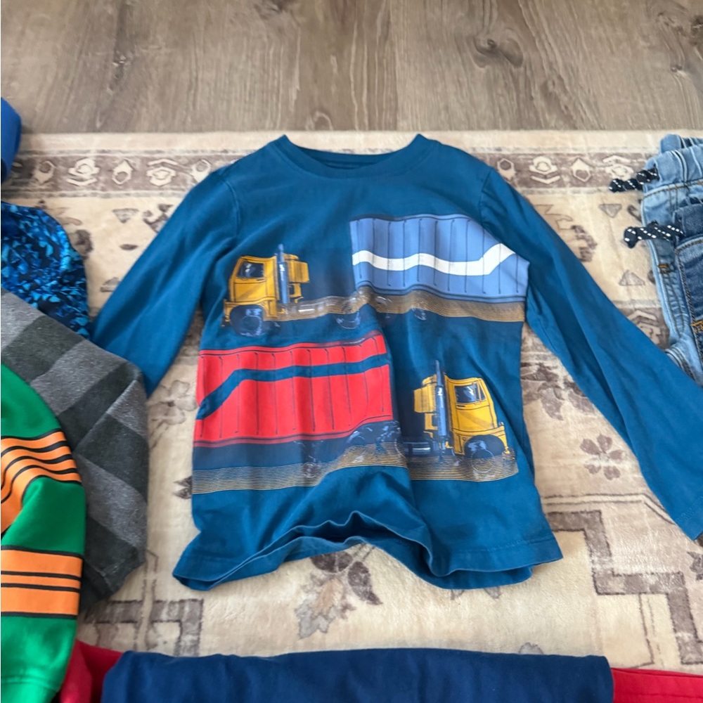 Boys 4T clothing bundle - Picture 9 of 12